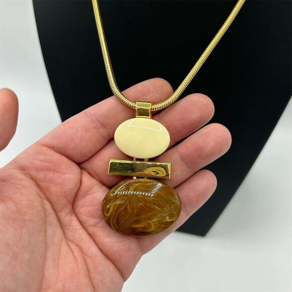 Vintage Avon Gold Tone Oval Pendant Necklace 24" Snake Chain - Picture 2 of 3